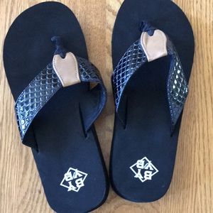 byyb flip flops